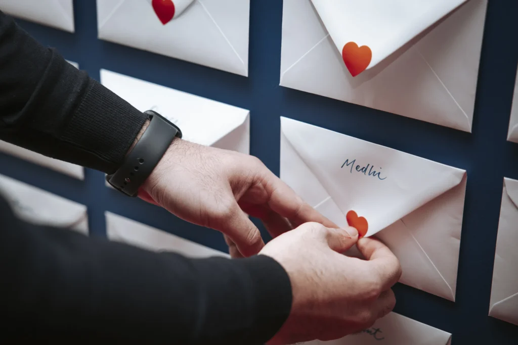 Activation Saint-Valentin Brother - retrait d'une enveloppe love note par Event Machine