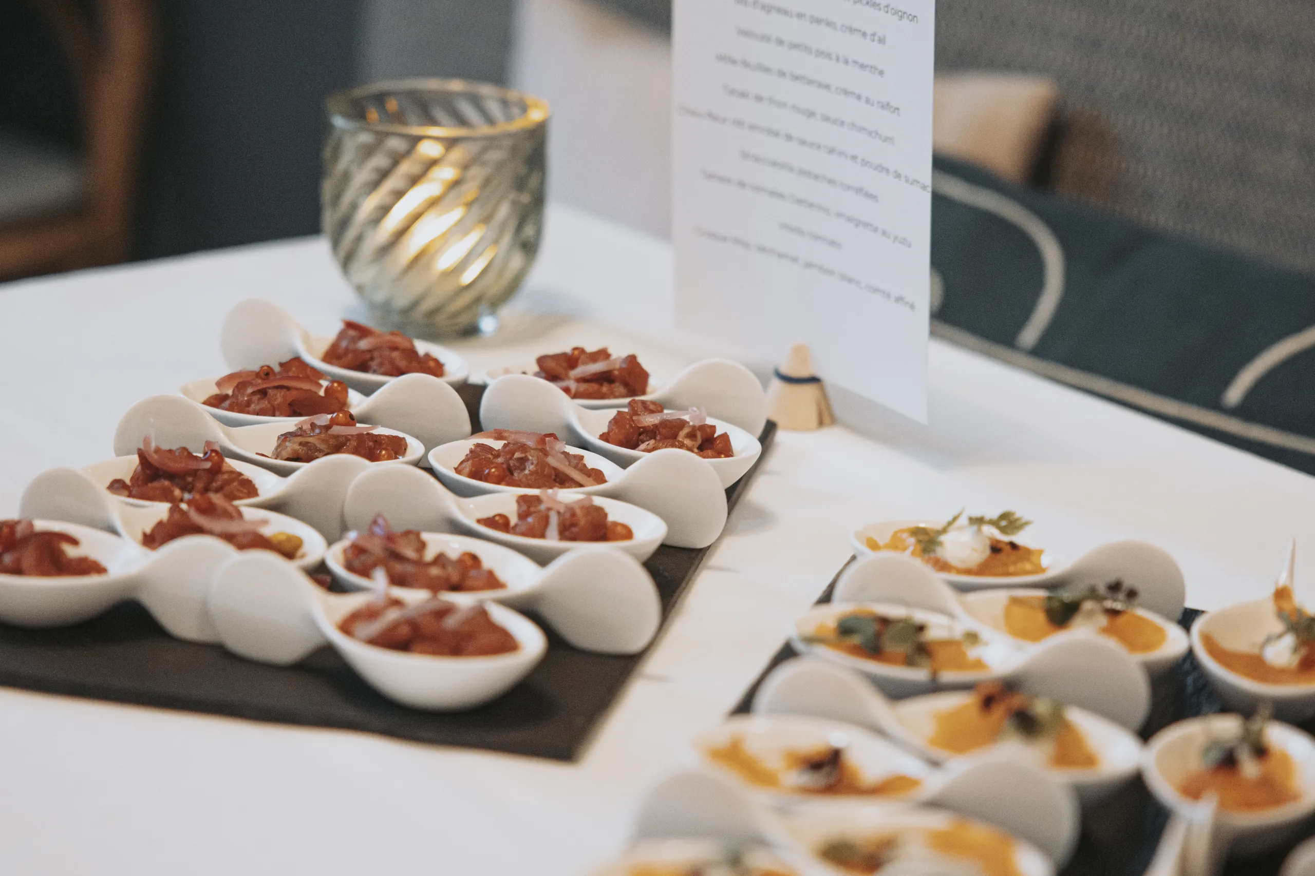 fterwork Cisco - bouchées servies en cuillères et coupelles sur le buffet par Event Machine