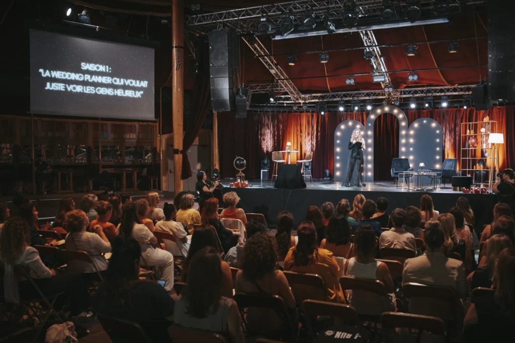 Convention Run Your World - salle comble pendant une intervention sur scène par Event Machine