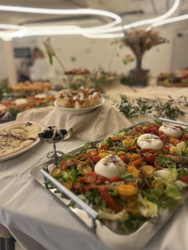Kick-off Cisco - salade colorée à la burrata sur le buffet par Event Machine