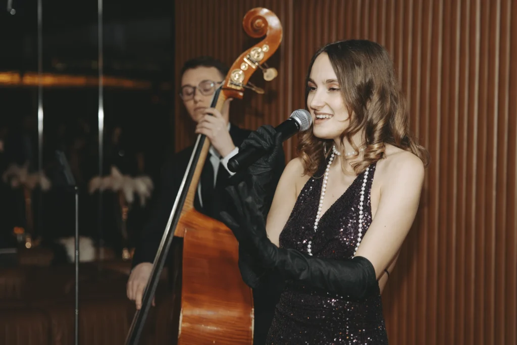 New Year Party Baker McKenzie - chanteuse et contrebasse jazz par Event Machine