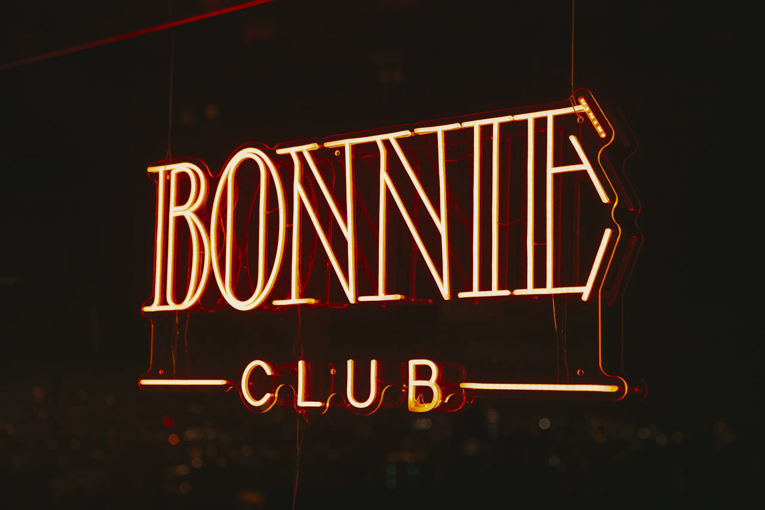 NNew Year Party Baker McKenzie - néon lumineux du Bonnie Club, lieu de la soirée par Event Machine